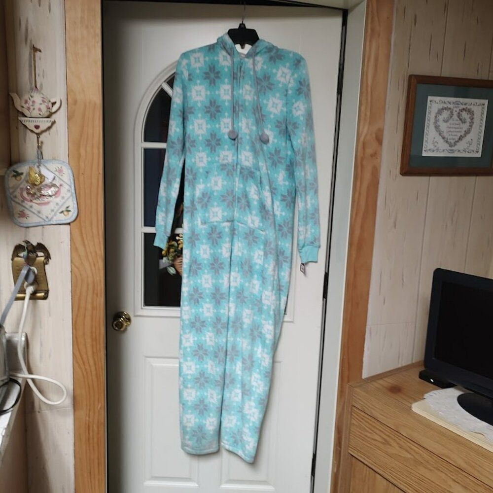 New So Blue Snowflakes Hooded Soft Fleece One Piece Sleeper Size Junior L